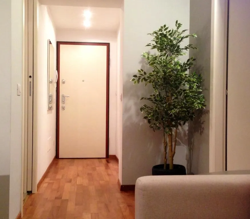Golden House Milano Apartment 0*, Milan