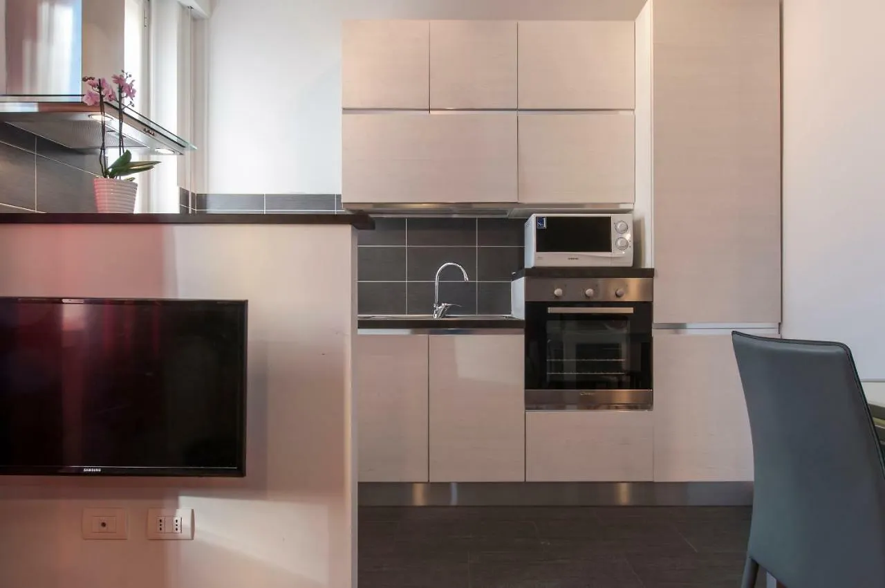 Golden House Milano Apartment 0*, Milan Italy
